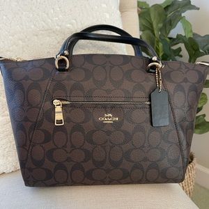 NWT Authentic Signature Coach purse!